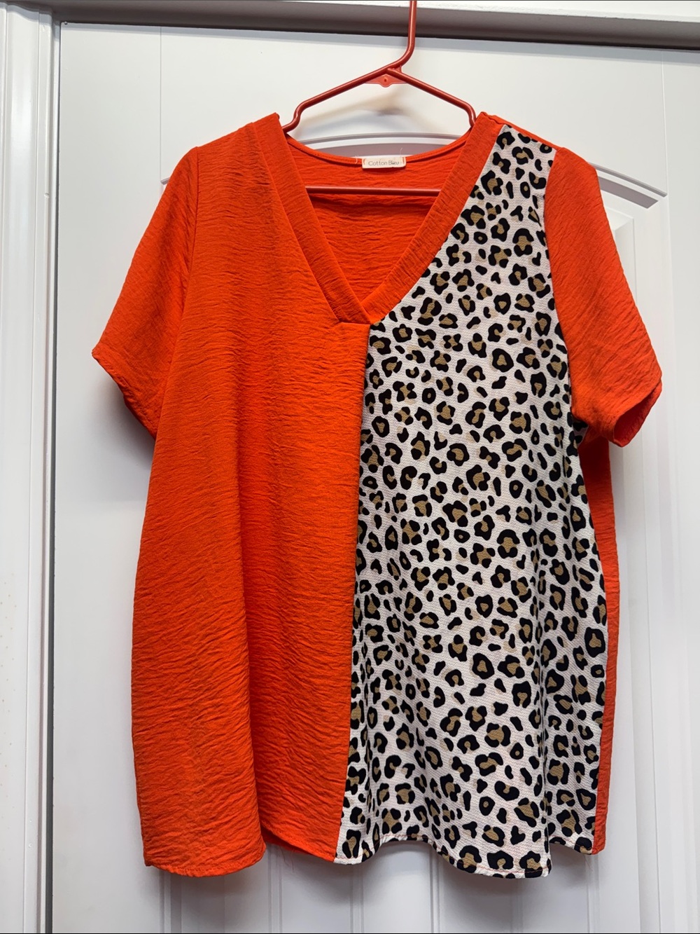 Cotton Bleu Orange & animal print short sleeve v neck blouse size L
